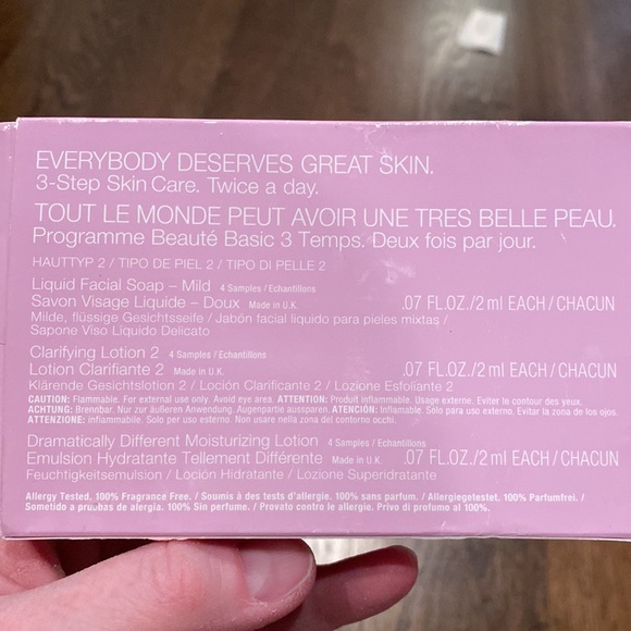 Clinique travel set soap clarifying lotion dramatically different 4 samples each - Picture 3 of 3